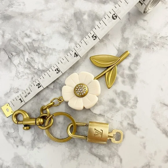 LOUIS VUITTON PadLock & Key #305 with Unbranded Gold Flower Rhinestone Key Chain - Picture 7 of 8